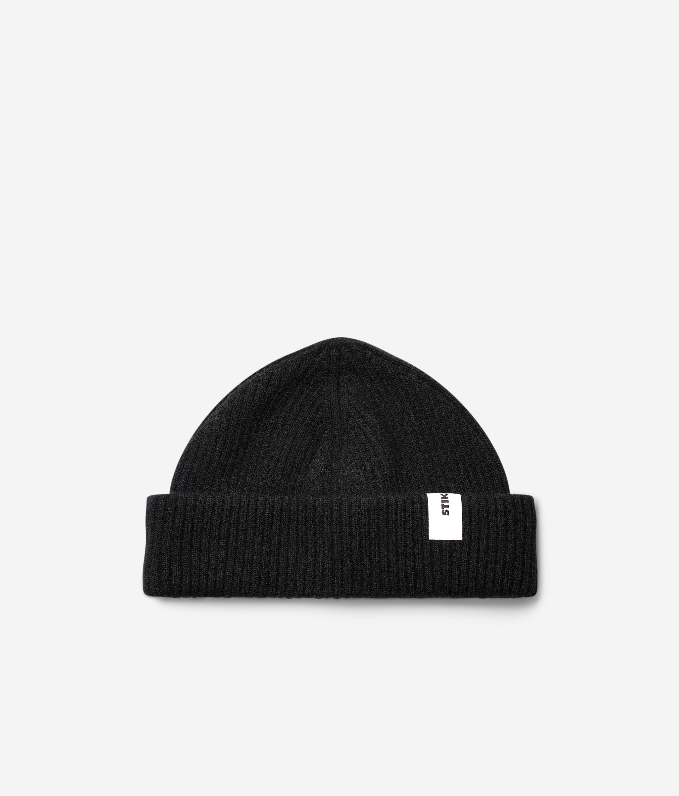 Black Beanie 03 short-fit fisherman beanie in merino wool, product view