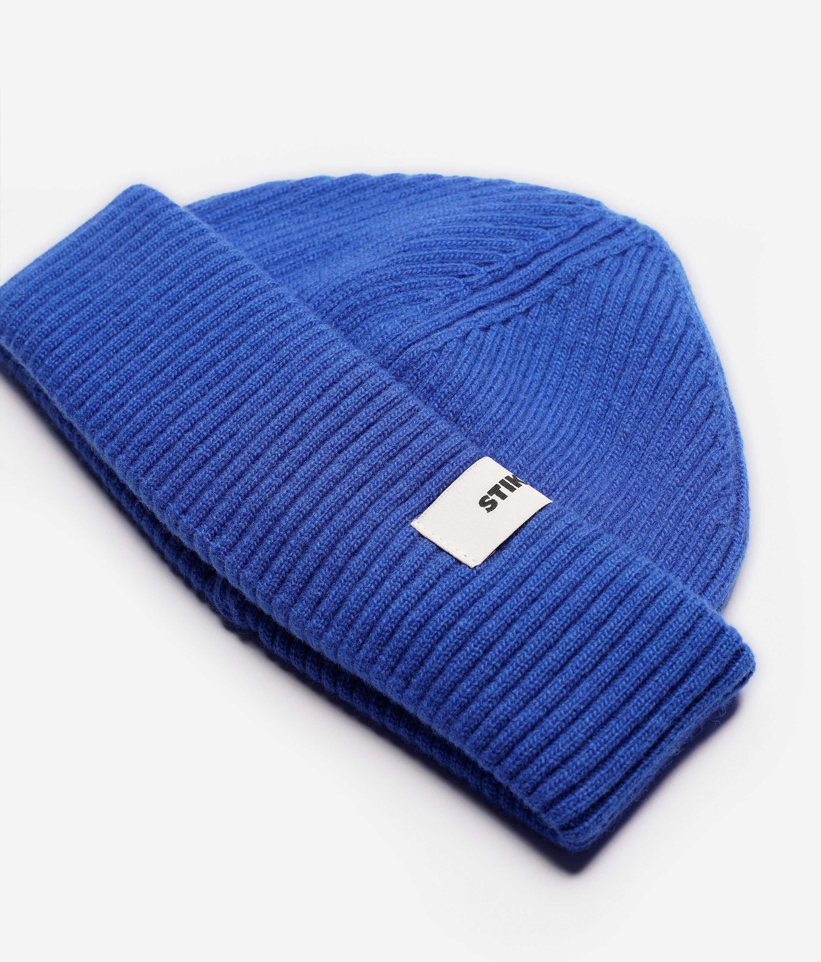 Cobalt Beanie 03 short-fit fisherman beanie in merino wool, alternate product view