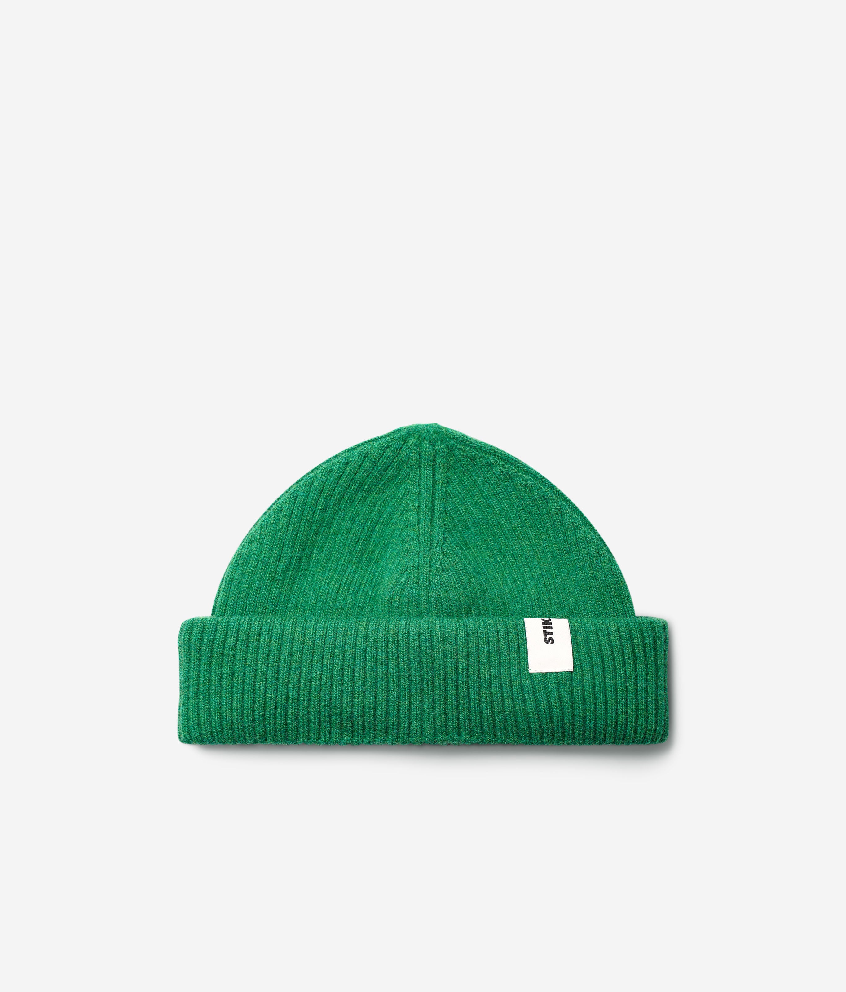 Kelly Green Beanie 03 short-fit fisherman beanie in merino wool, product view