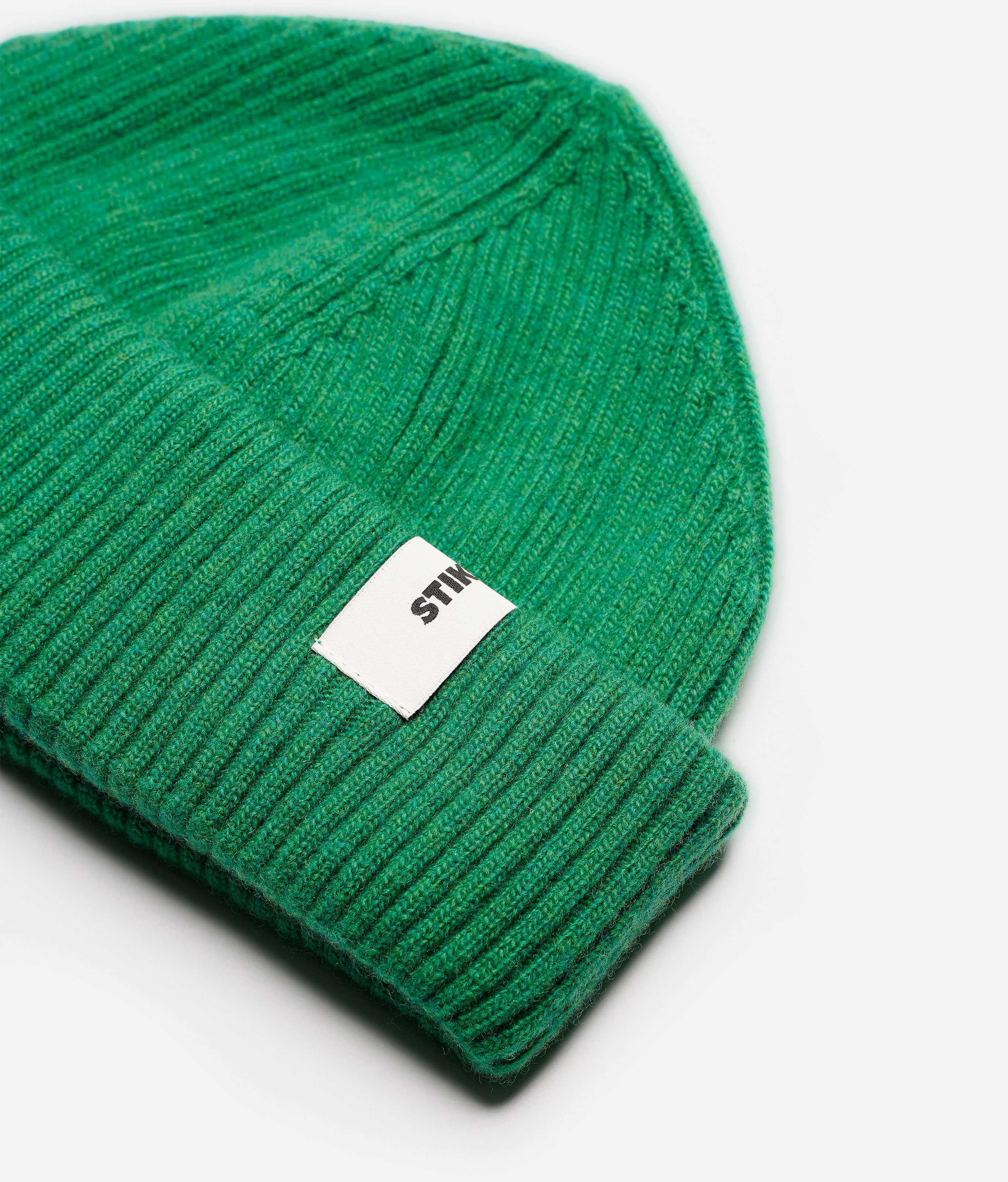 Kelly Green Beanie 03 short-fit fisherman beanie in merino wool, alternate product view