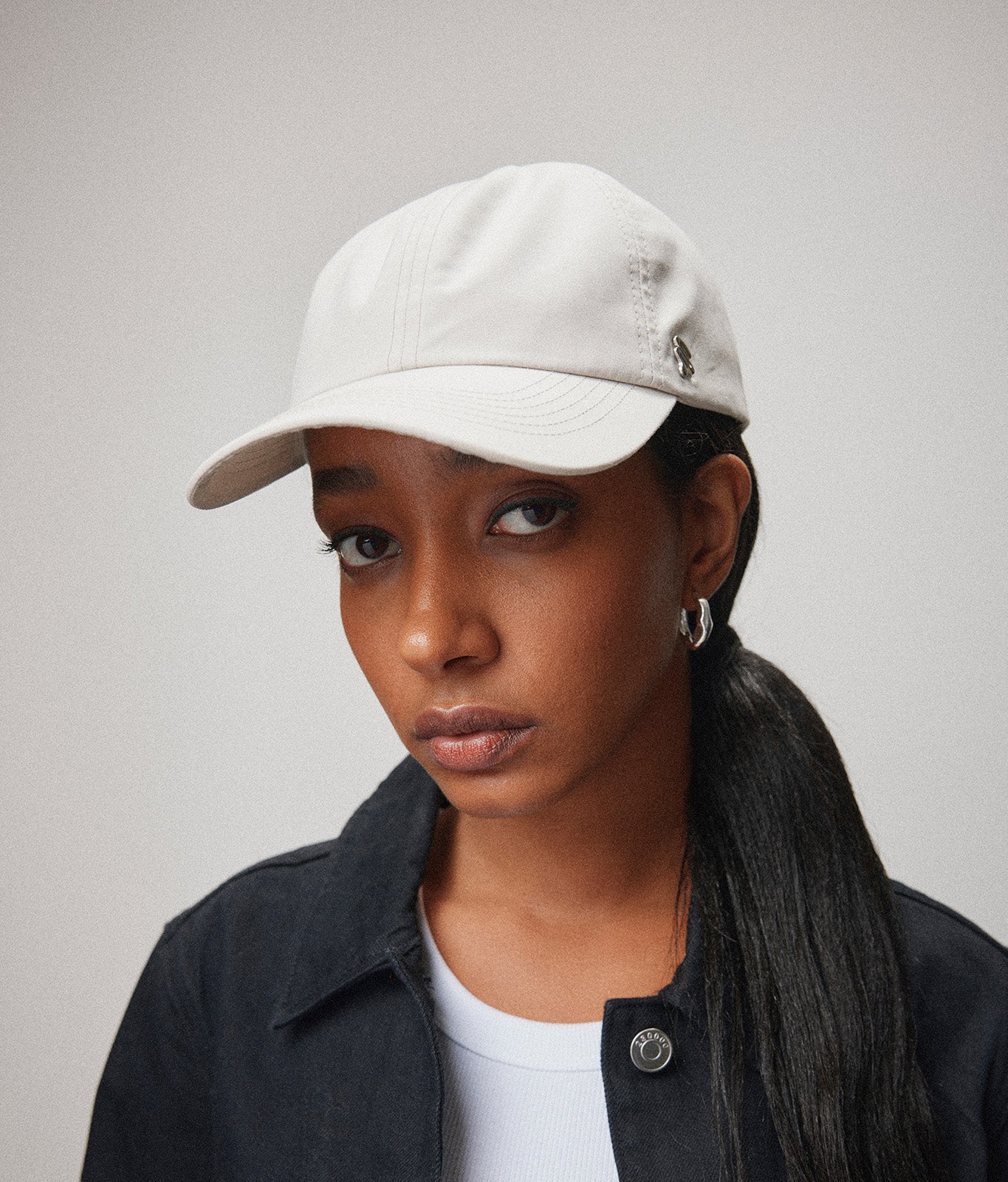 Stiksen 105 Ventile Stone dad cap worn by female model in soft indoor lighting