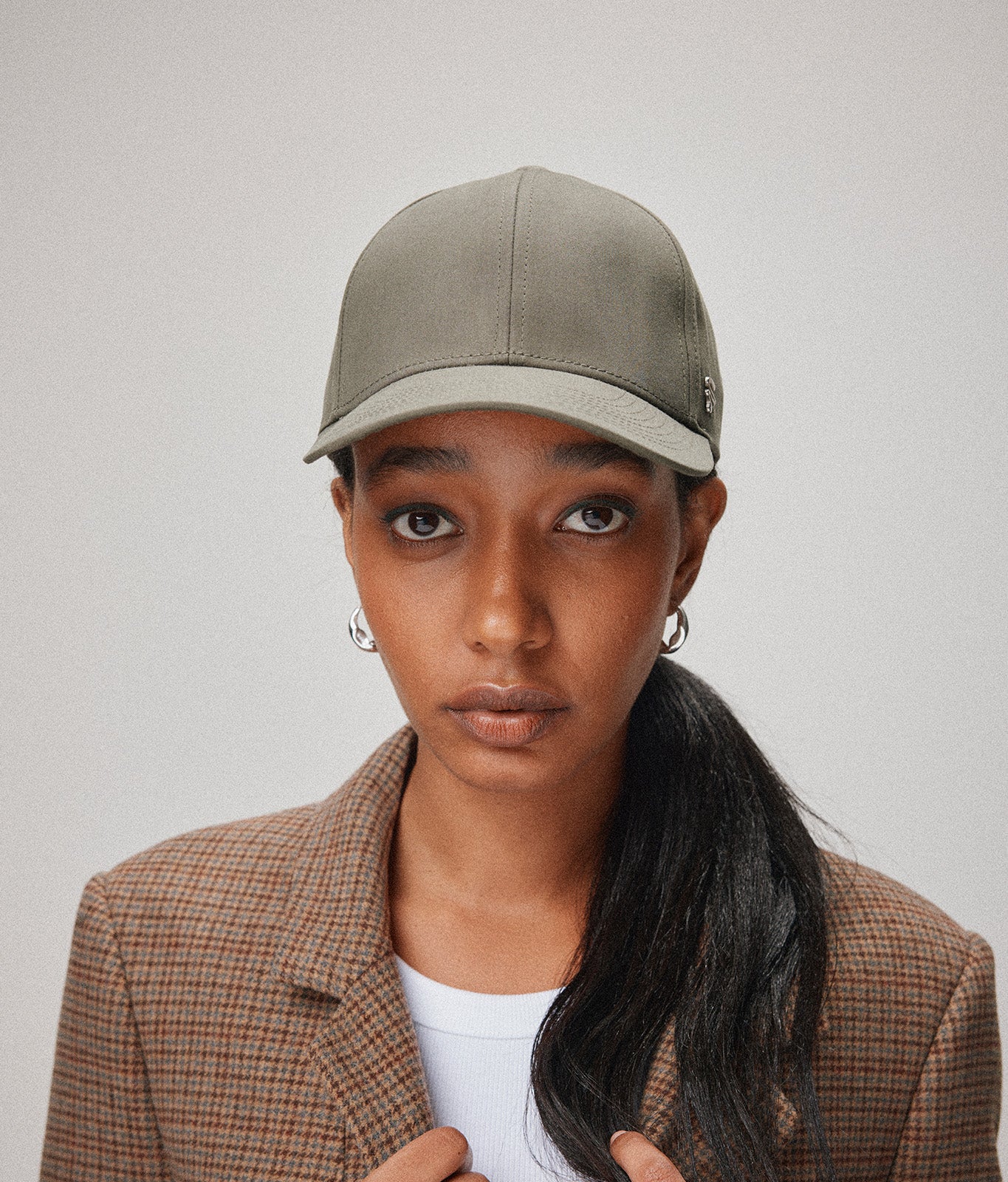 Stiksen 107 Ventile Moss Green baseball cap worn by female model in soft indoor lighting