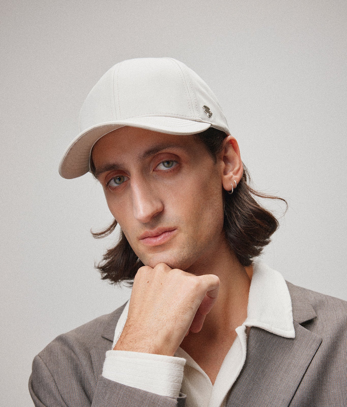 Stiksen 107 Ventile Stone baseball cap worn by model in soft indoor lighting